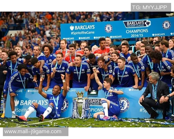 自由联盟足球队奋勇争先展现团队精神与竞技风采的辉煌历程